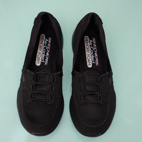 Skechers Black Slip-On Sneakers - Size 7.5 - Picture 1 of 8